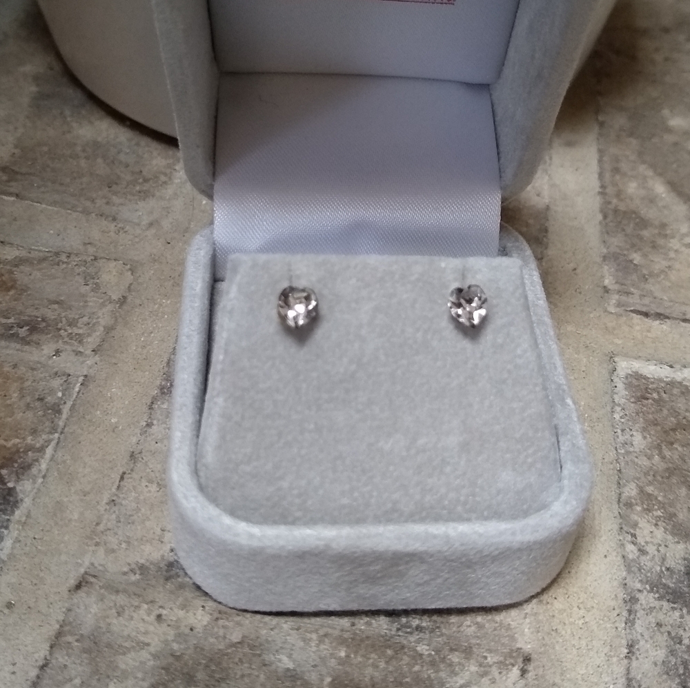 Heart Shape Stud Earrings Rhinestone Crystal - Picture 2 of 8